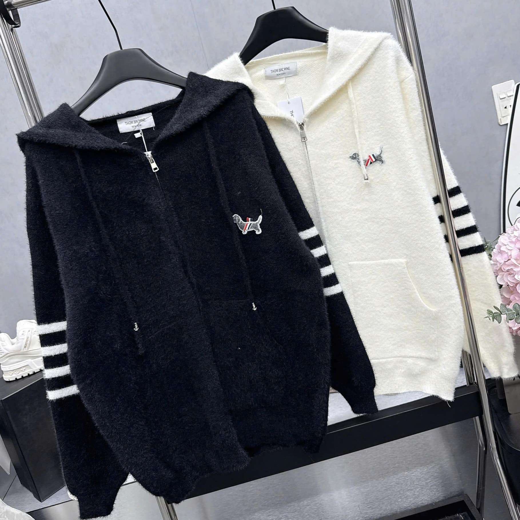 Áo khoác len trắng đen Thom Browne 3